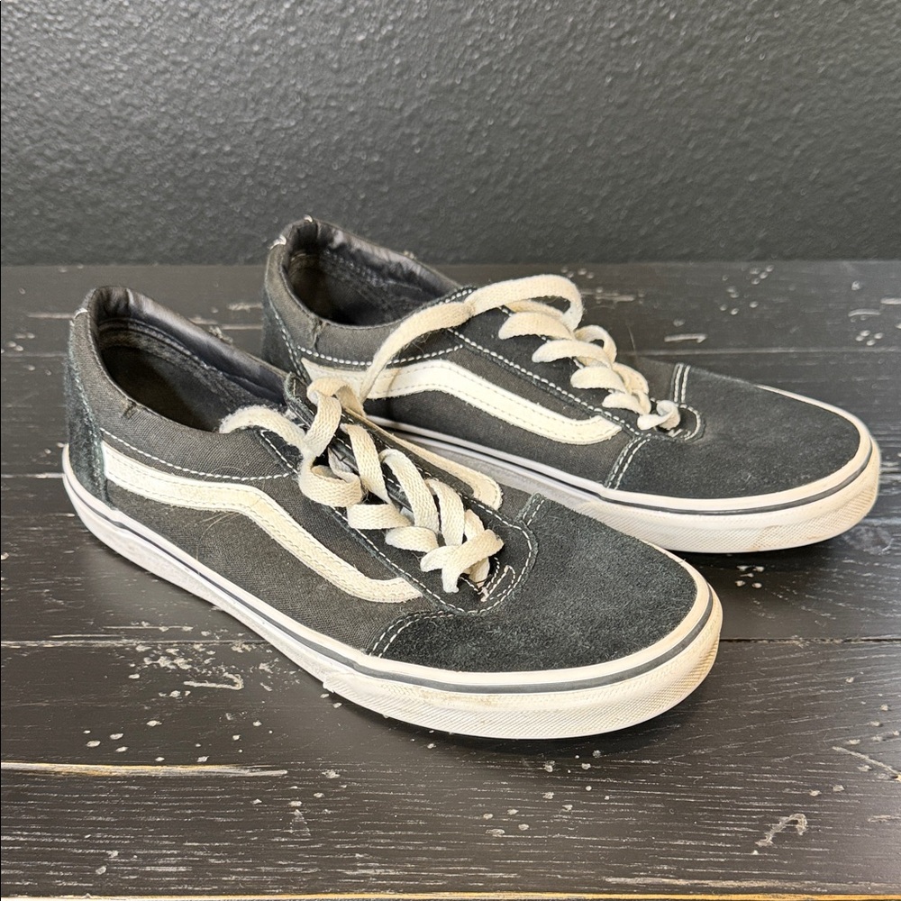 Vans Kids Sneakers in Charcoal and White